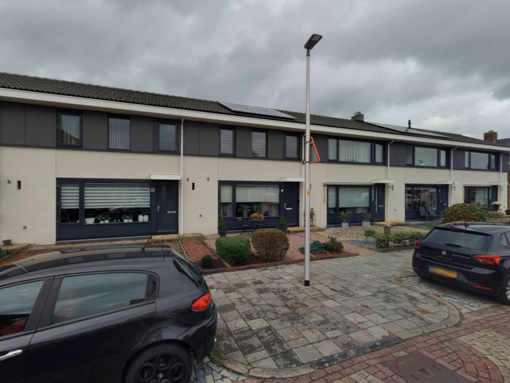 Tussenwoning te huur: Lamoraal van Egmondstraat 5, Flevowijk Kampen