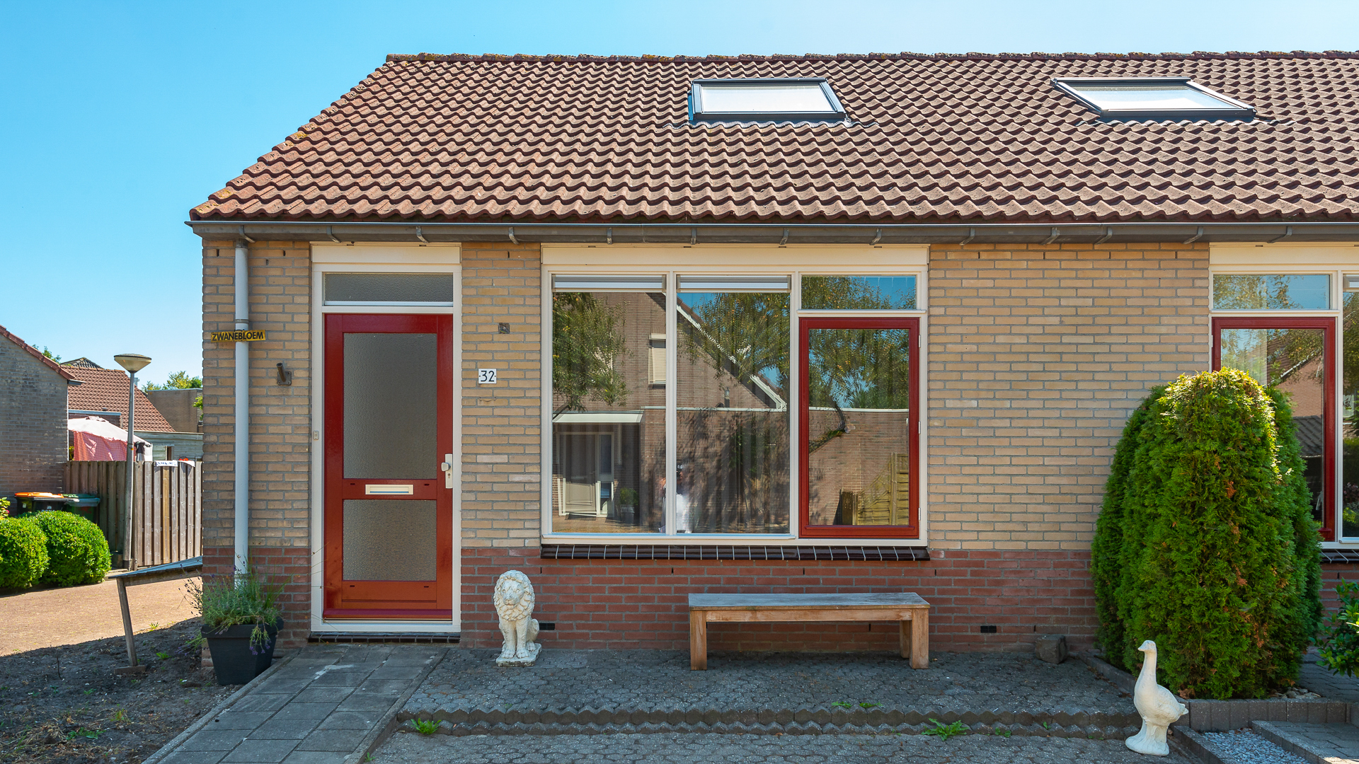 Corner house for rent: Zwanebloem 32, Greente Genemuiden